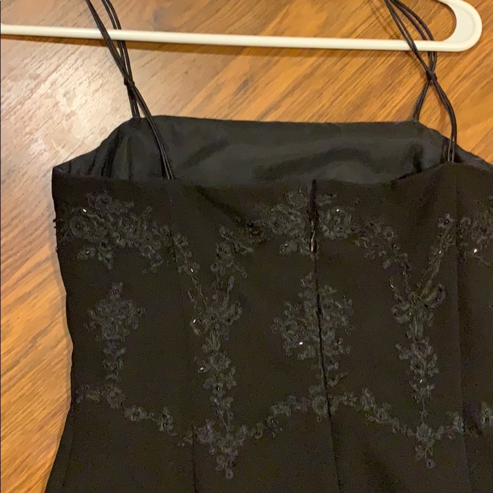 black dress - Picture 4 of 5